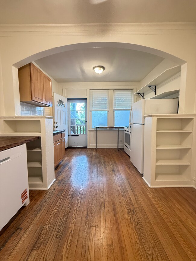 Foto del edificio - 3235 W Dickens Ave