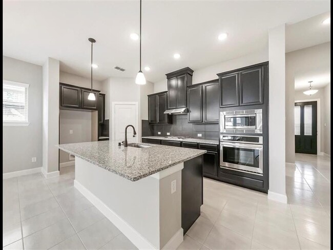 Building Photo - 426 Jolly Ginger Dr