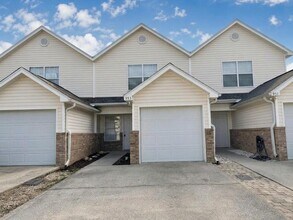 Building Photo - 953 Scenic Oak Ln
