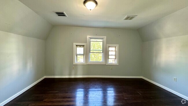 Building Photo - 131 S 13th St
