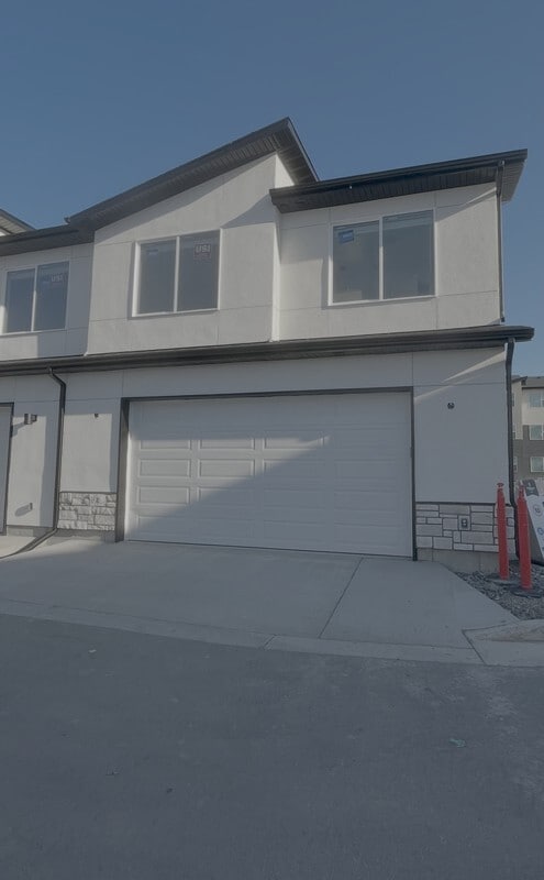 Building Photo - 460 W 25 N