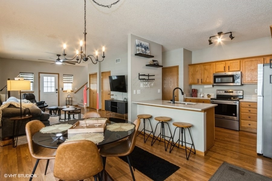 Gran salón - 2762 Irving Ave