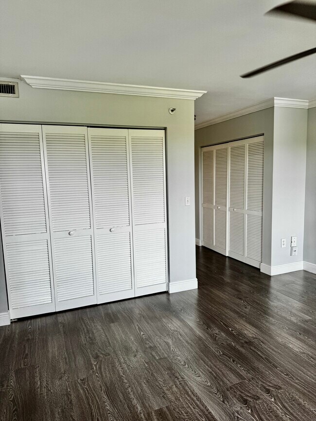 Foto del edificio - 2334 S Cypress Bend Dr