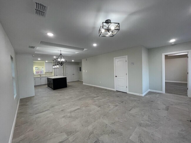 Building Photo - 5527 Conroe St