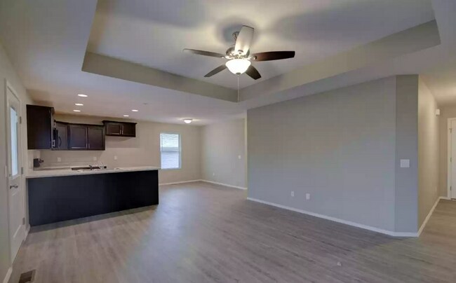 Foto del edificio - Newer 3 Bedroom Home in Beautiful Republic...