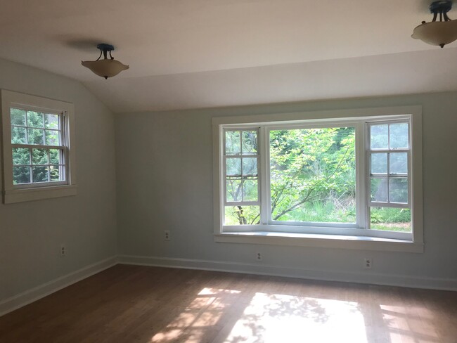 Sitting Area off Dining - 39 Old County Rd