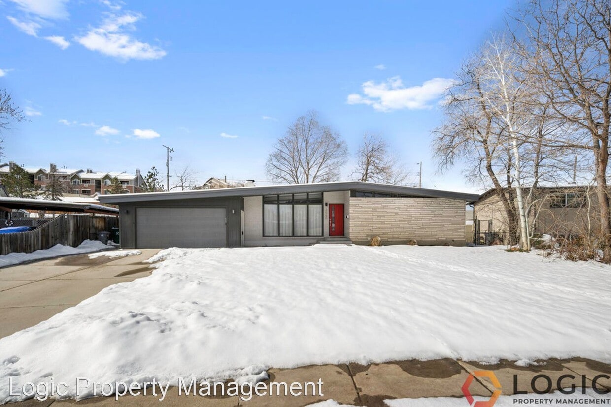 Primary Photo - 4 br, 3 bath House - 2060 E. Castle Hill Ave.