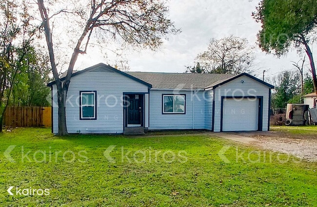 Building Photo - 230 E Colonial Dr