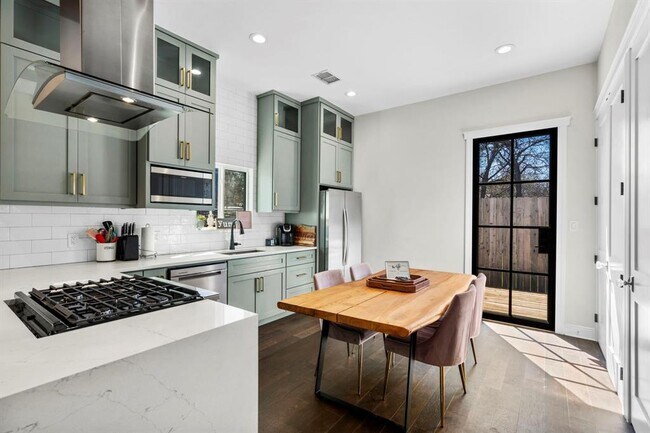 Foto del edificio - 1003 Romeria Dr