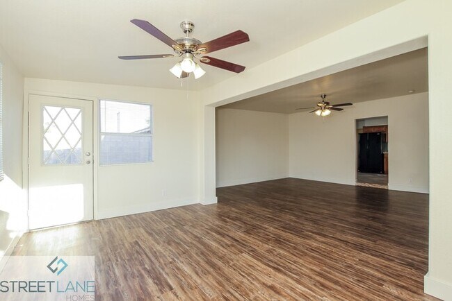 Building Photo - Charming 4 Bedroom in Glendale!