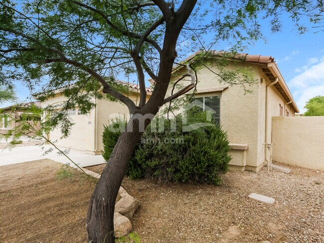 Foto del edificio - 4208 N 157th Avenue