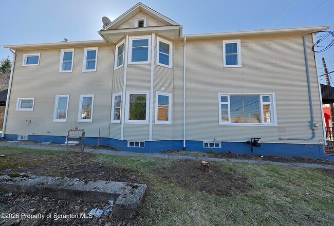 Building Photo - 318 W Main St