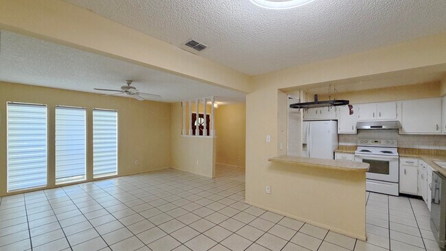 Foto del edificio - 889 Hendry Dr