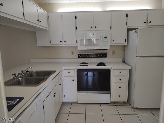 Foto del edificio - 9265 Lake Park Dr