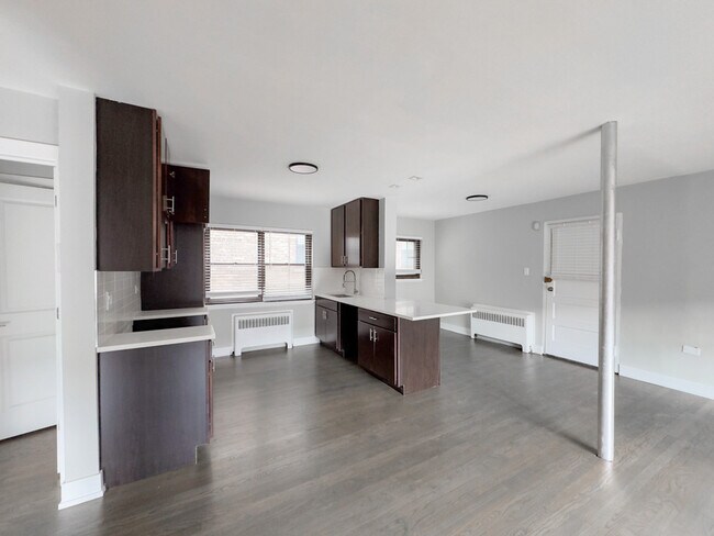 Building Photo - 605 Sheridan Square