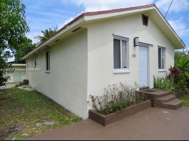 Foto del edificio - 1881 NW 66th St