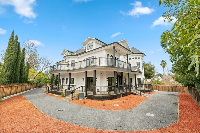 Foto del edificio - $11,995 - Stunning Executive Estate in Wil...