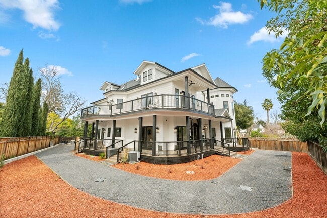 Building Photo - $15,995 - Stunning Executive Estate in Wil...