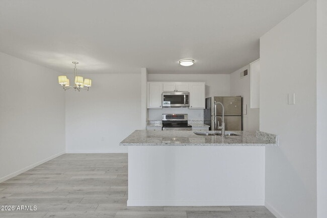 Building Photo - 8055 E Thomas Rd