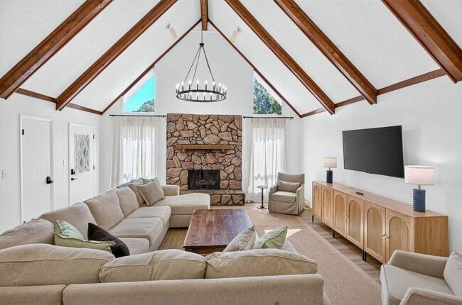 Building Photo - 4807 Summit Dr