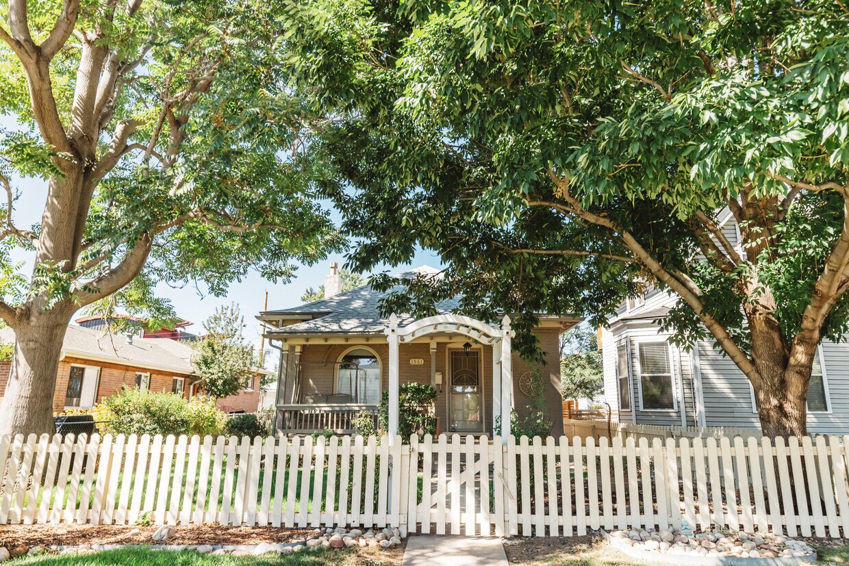 Primary Photo - 1561 Yates St