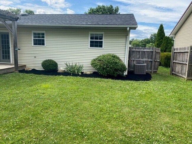 Foto del edificio - Three Bedroom Two Bath Rancher in the heart of Teays Valley