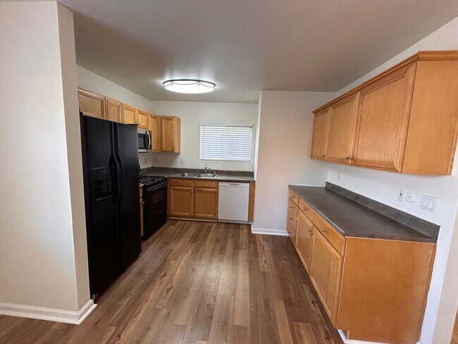 Building Photo - Cute remodeled 2bd/1bath with modern upgra...