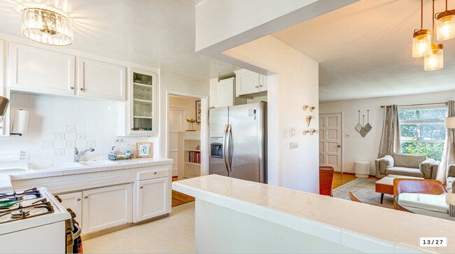 Building Photo - 506 N Rosemary Ln