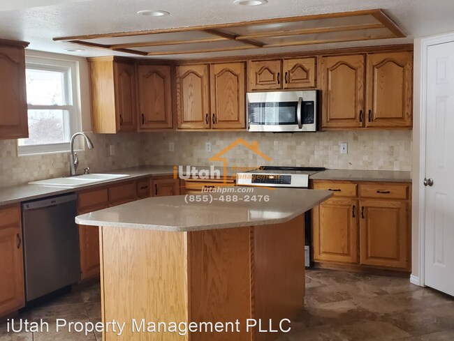 Building Photo - 5 br, 4 bath House - 534 W 3750 N