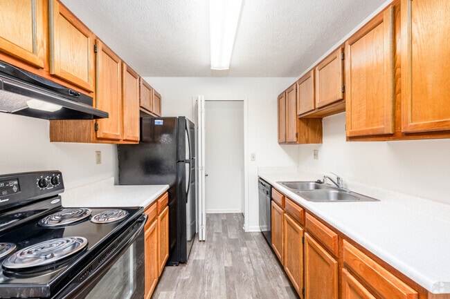 The Mantle - Kitchen - Ashton Lake Apartments