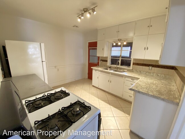 Building Photo - 2 br, 1 bath House - 3311 E 14th Street