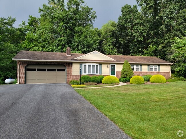 Building Photo - 1331 Woodland Cir