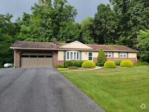 Building Photo - 1331 Woodland Cir