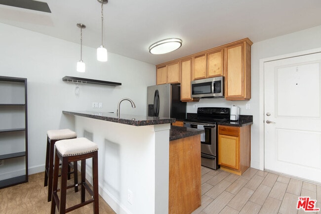 Building Photo - 10982 Roebling Ave