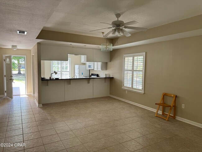 Building Photo - 44213 Leisure Lakes Dr