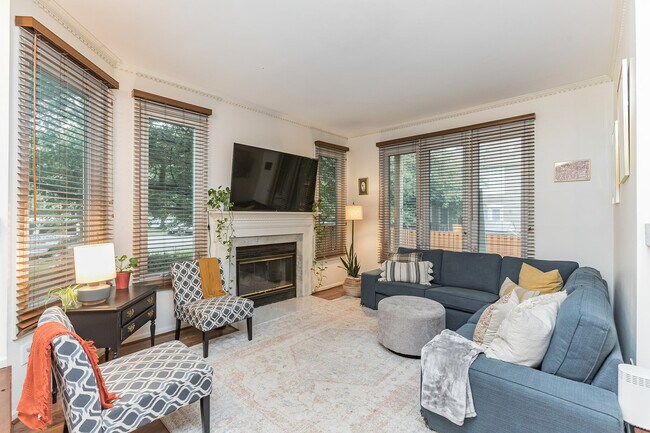 Building Photo - 1041 Trevino Ln