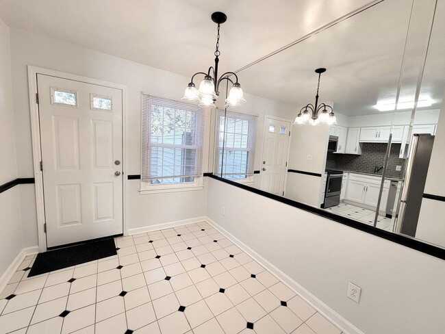 Foto del edificio - 2-Bedroom in the perfect location!