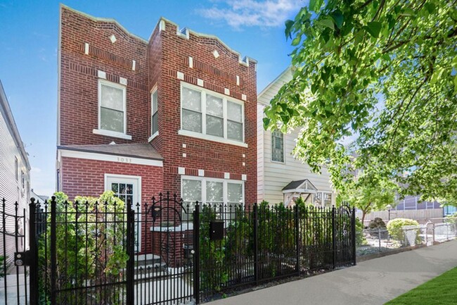 Building Photo - 3033 N Monticello Ave