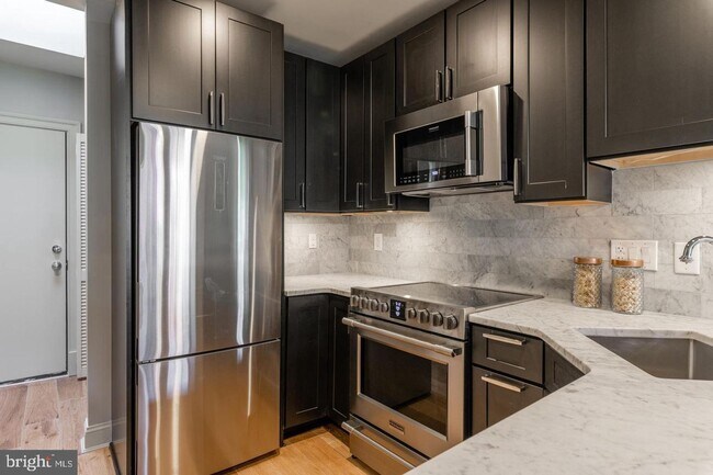 Foto del edificio - 2100 Newport Pl NW