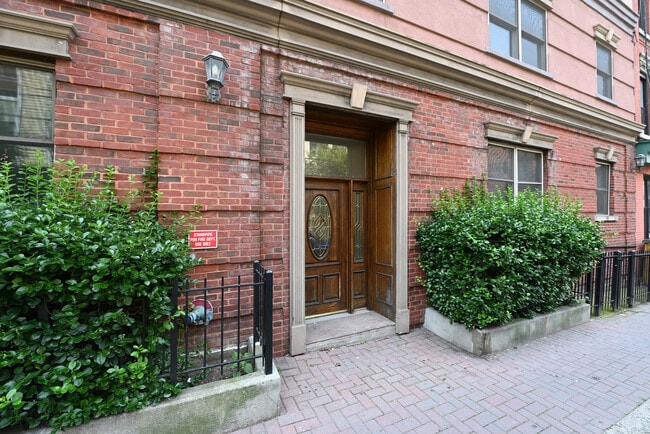 Building Photo - 84 Bloomfield St