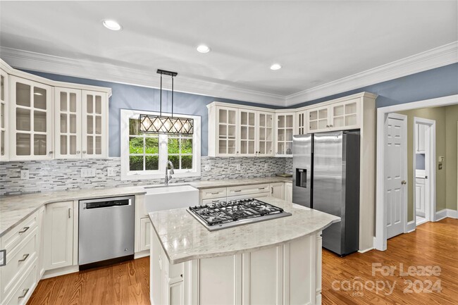 Foto del edificio - 1615 Walden Pond Ln