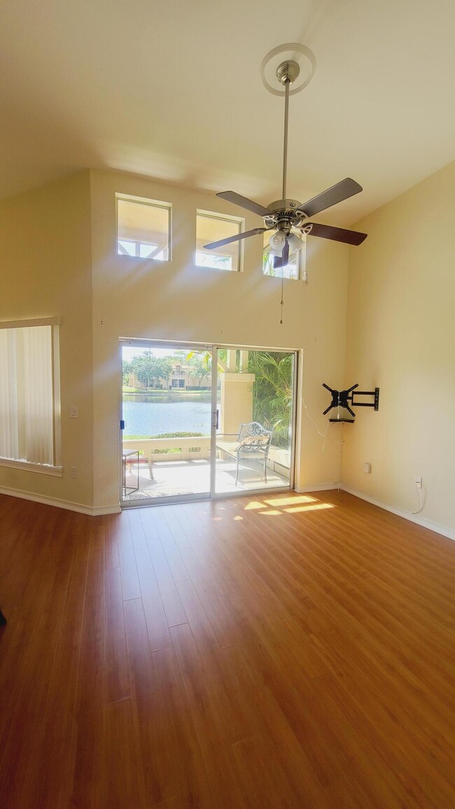 Building Photo - 4823 Via Palm Lakes Via