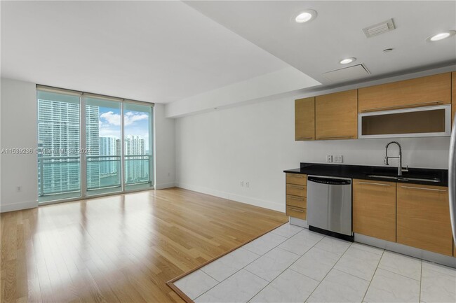 Building Photo - 950 Brickell Bay Dr