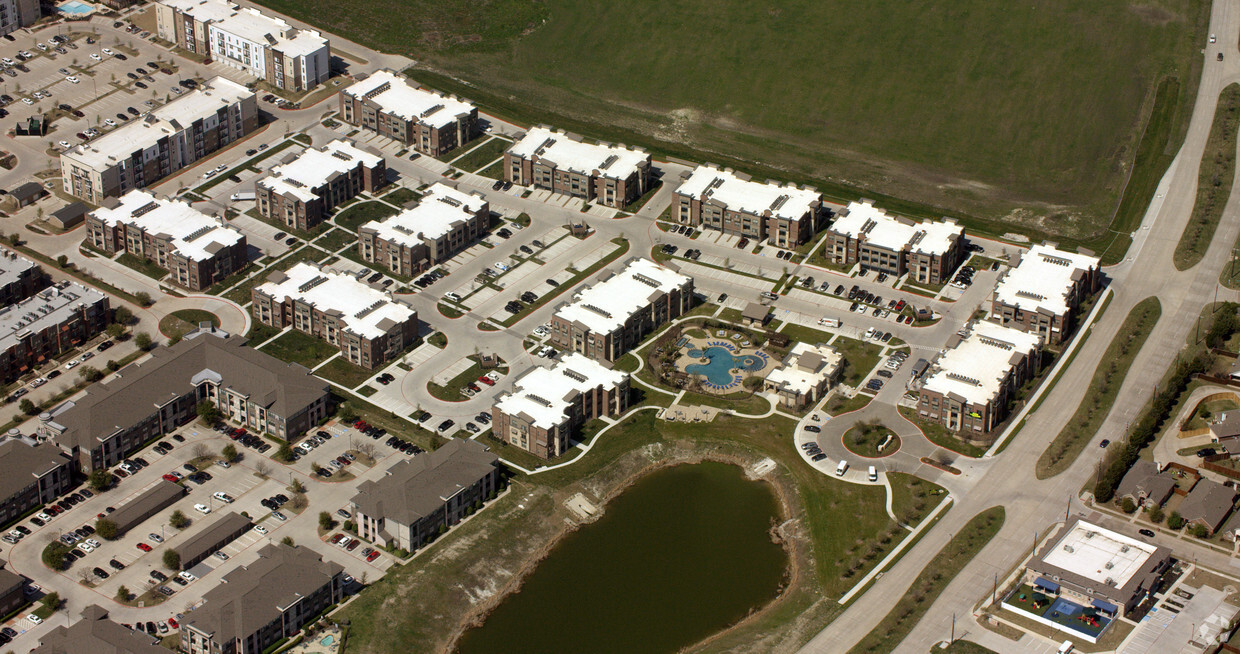 Aerial Photo - Post Oak Apartments