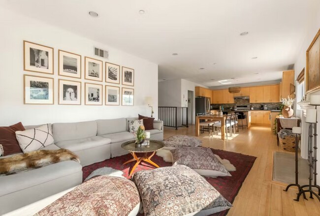 Foto del edificio - 3744 Roberta St