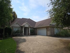 Building Photo - 1866 Sunrise Dr