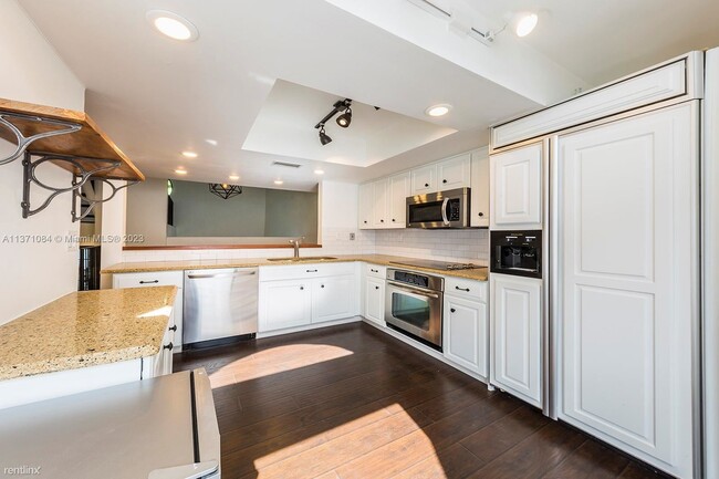 Building Photo - 2 br, 2.5 bath Townhome - 3223 Mary St # 10