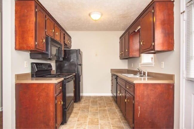 Building Photo - 670 Artic Ave