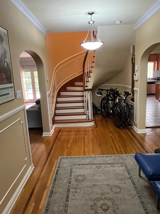 Entry hall - 737 S Tremaine Ave