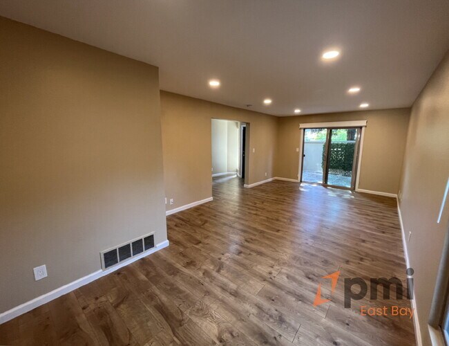 Photo - Stylish 2-Bedroom Townhouse in Prime Walnu...